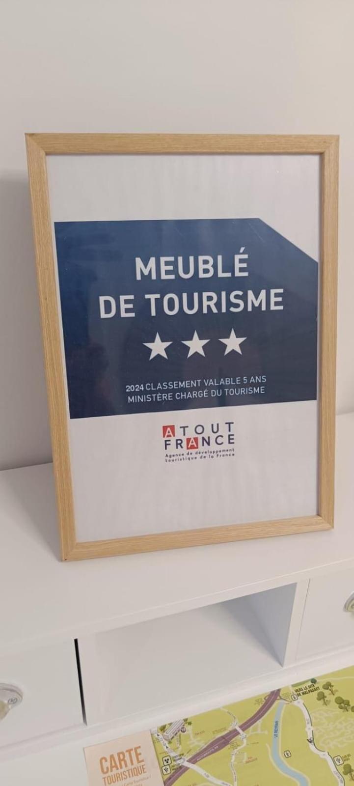 Classe 3 Etoiles A 150m De La *